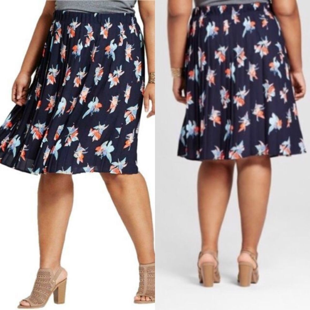 AVA & Viv Pleated Blue Floral Full Circle Skirt